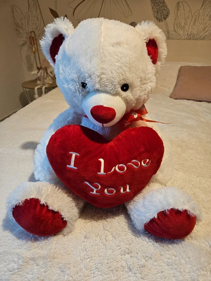 Ours en peluche blanc