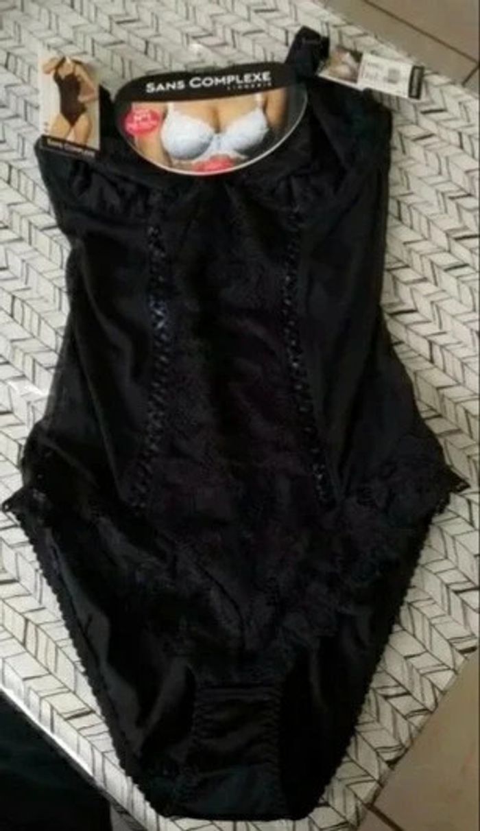 Body armatures noir Arum Sans Complexe T 90D neuf avec son étiquette