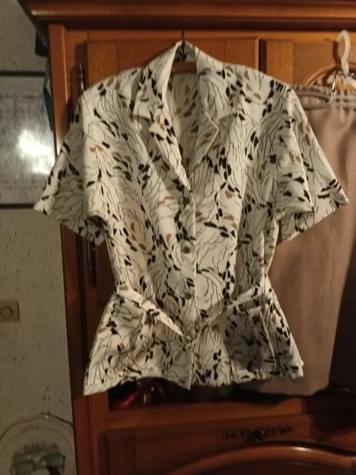 Costume femme taille 36 38 (je pense Marcelle Griffon) - photo numéro 2