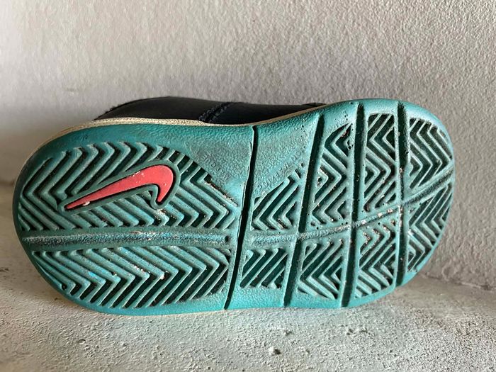 Basket "Nike" T 19.5 à scratchs - photo numéro 5