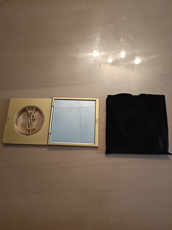 MAGNIFIQUE MIROIR YSL AVEC SA POCHETTE - photo numéro 2
