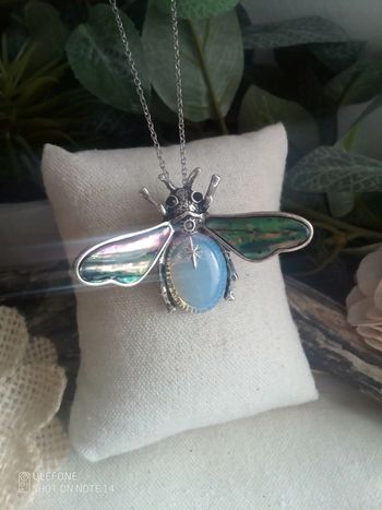 Collier coléoptère pierres ormeaux et opaline