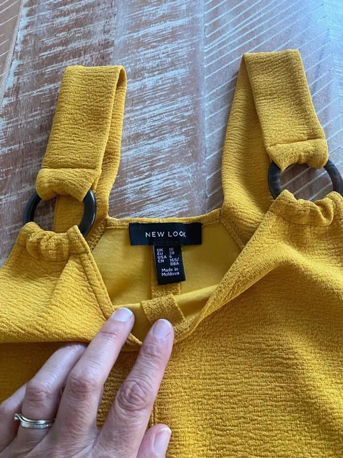 Robe jaune - photo numéro 2