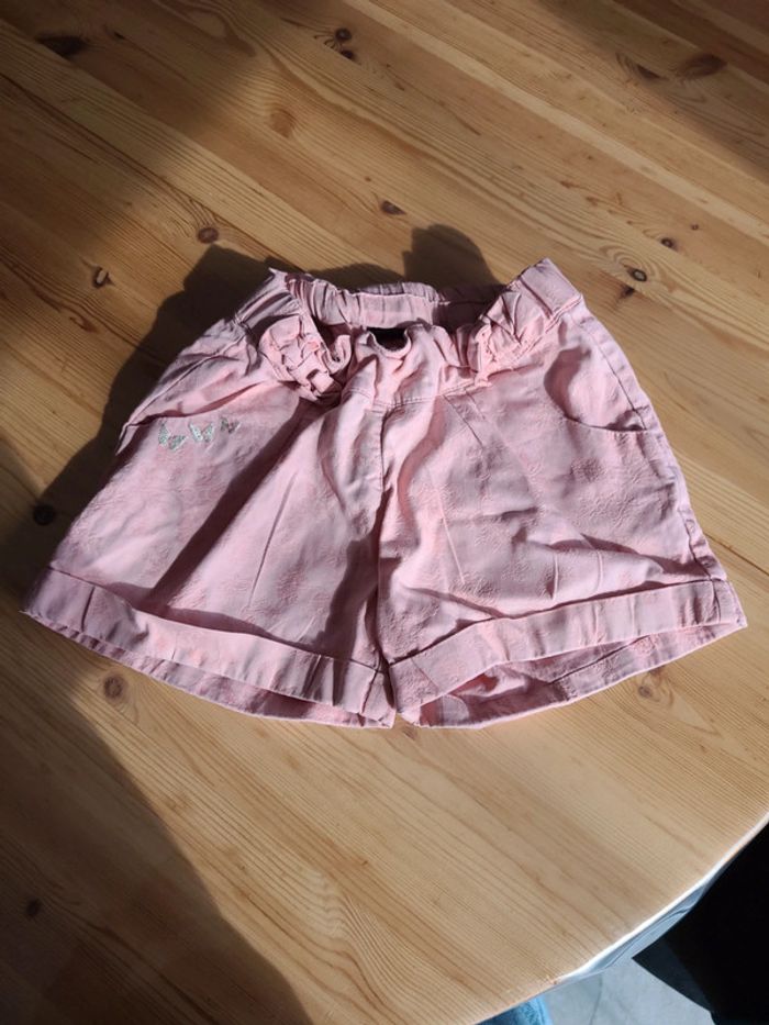 Short fille