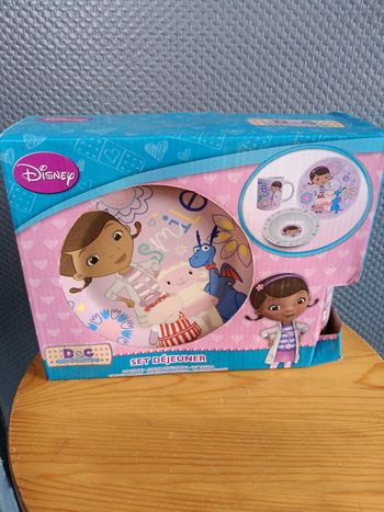 Ensemble de vaisselle Disney.