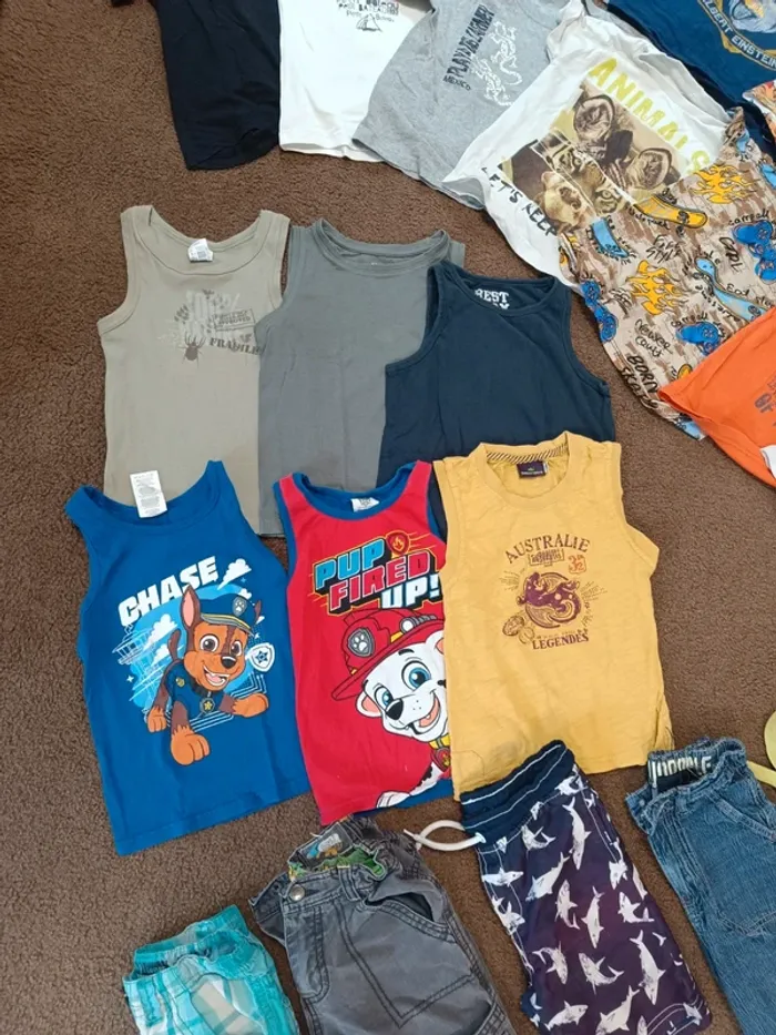 Lot vêtement printemps été 5 ans garçon 33 pieces - photo numéro 3