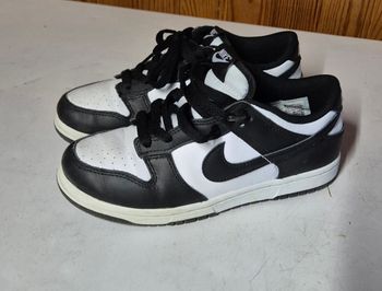 Basket fille nike dunk panda noir et blanc taille 34
