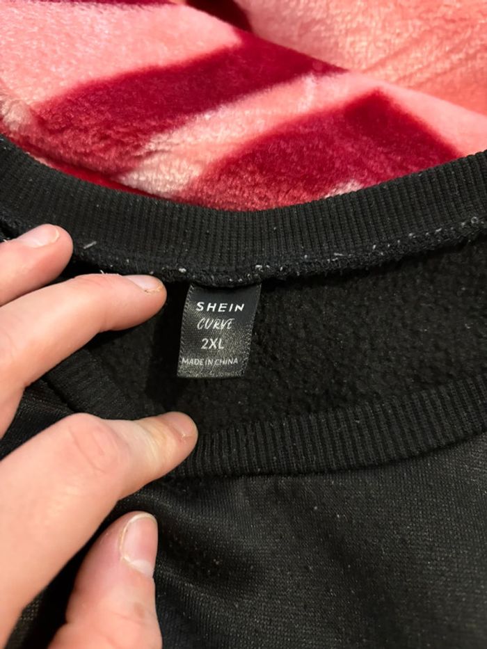 Pull noir et blanc - photo numéro 6