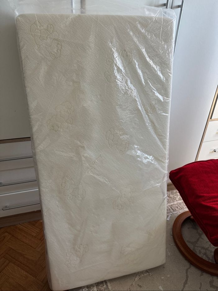 Lit bébé  et sont matelas - photo numéro 4