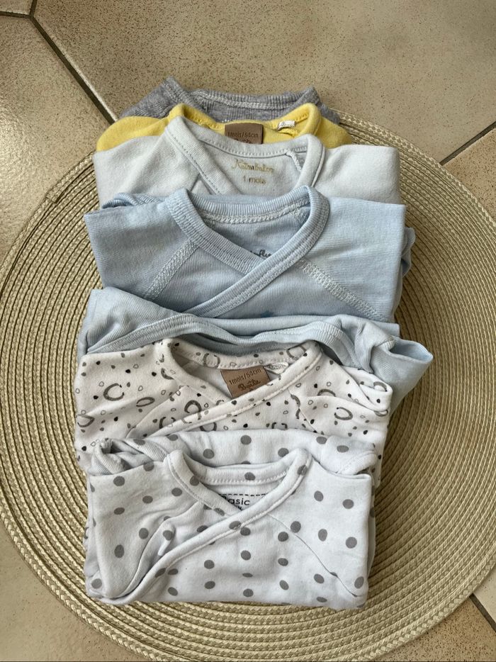 Lot de 5 bodies taille 1 mois