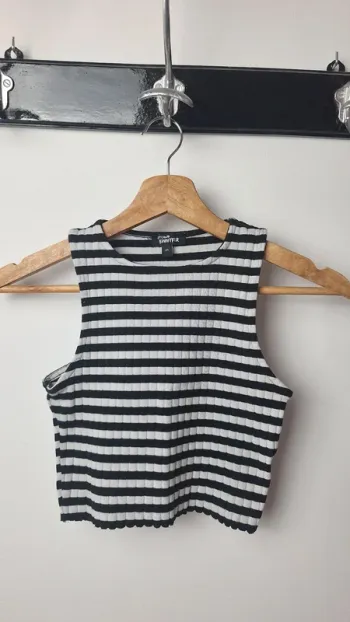 Crop top rayé noir et blanc Jennyfer XS