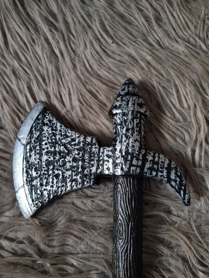 Lot Jouet Hache de viking + casque de viking - photo numéro 3