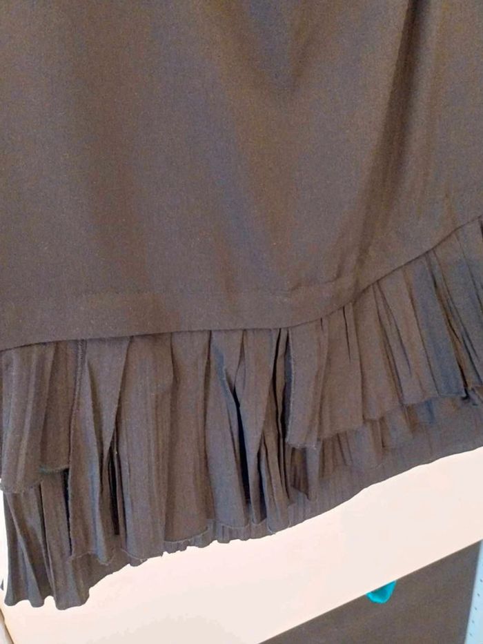 Robe fluide noire avec froufrou sur  le  bas  T 40 - photo numéro 4