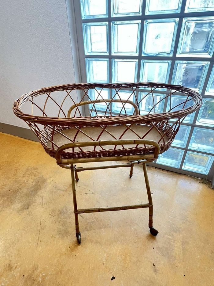 Berceau en rotin ancien - photo numéro 2