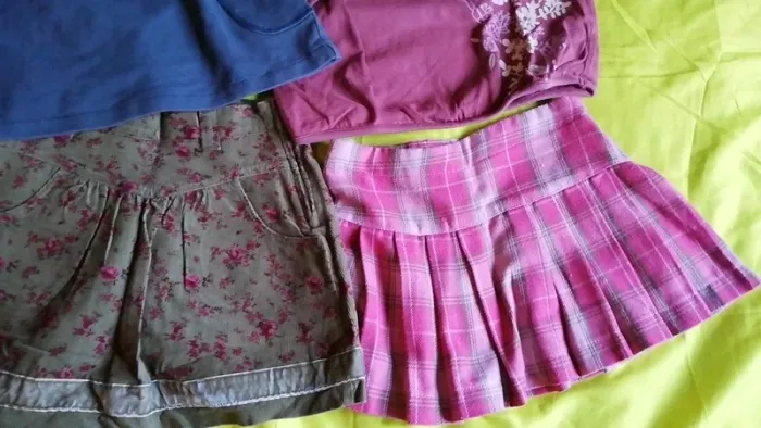 Lot jupes et t-shirts fille - photo numéro 4