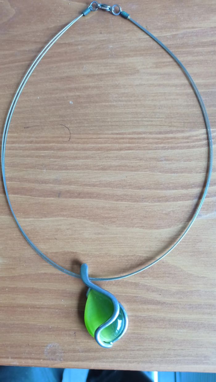 Collier avec pendentif goutte couleur jade - photo numéro 2