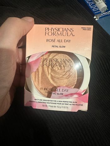 Poudre illuminatrice petal glow