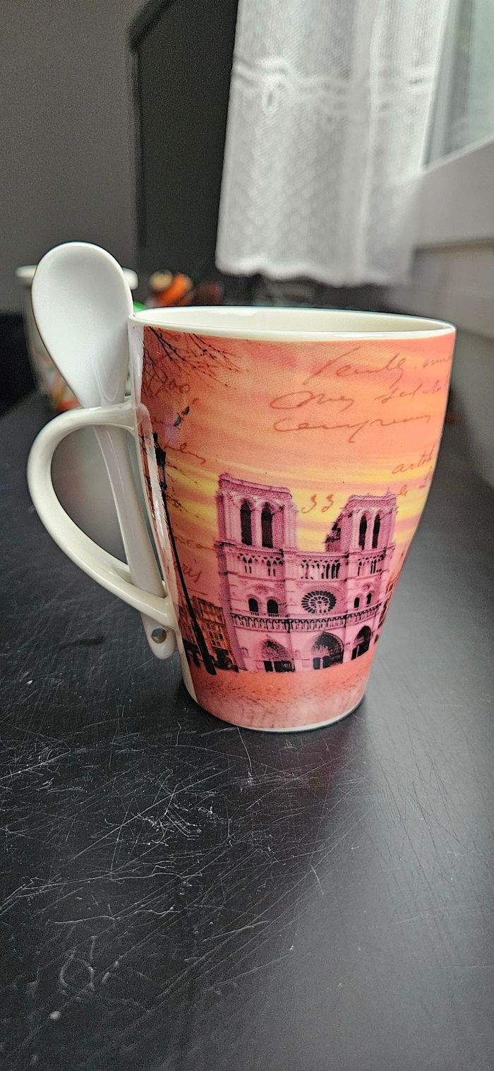 Mug Tour Eiffel & Notre-Dame avec cuillère intégrée – Marque Tour