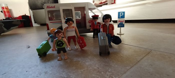 Mini bus de l'hôtel playmobil