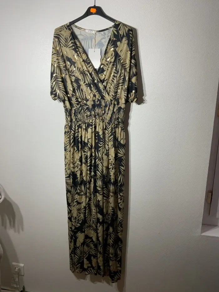 Robe magique fleuris femme taille unique (38-52)- E&F - neuve avec étiquette