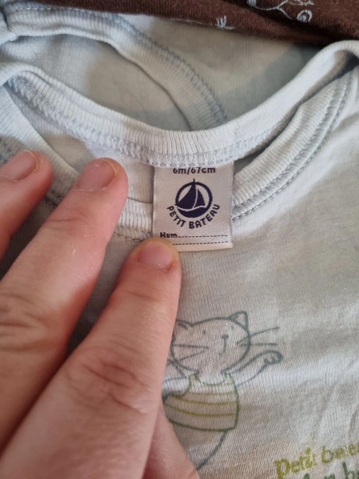Lot de 11 bodies 6 mois - photo numéro 2