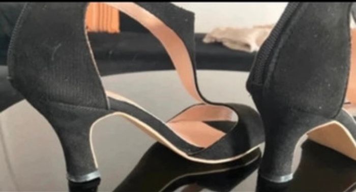 Chaussures de danse ou autre noir 5cm 35 neuves