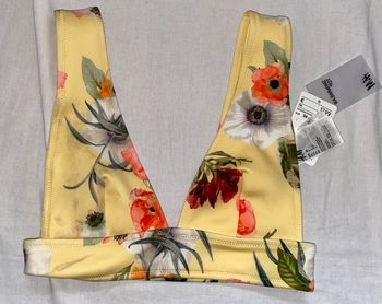 haut de maillot de bain H&M neuf avec étiquette (17,99euros)