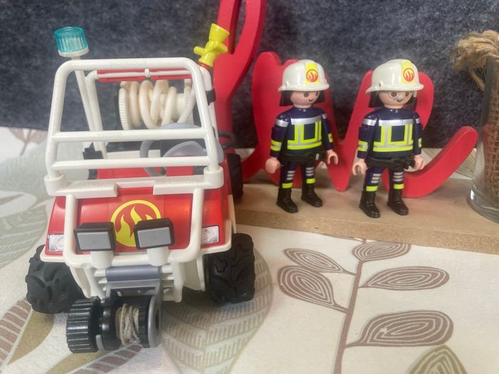 Playmobil - pompiers et 2 personnages