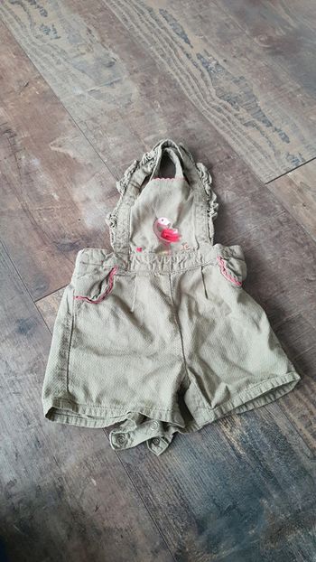 Salopette short orchestra 18 mois en très bon état