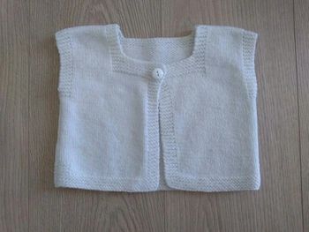 Gilet blanc sans manche maille laine 3 mois tricoté
