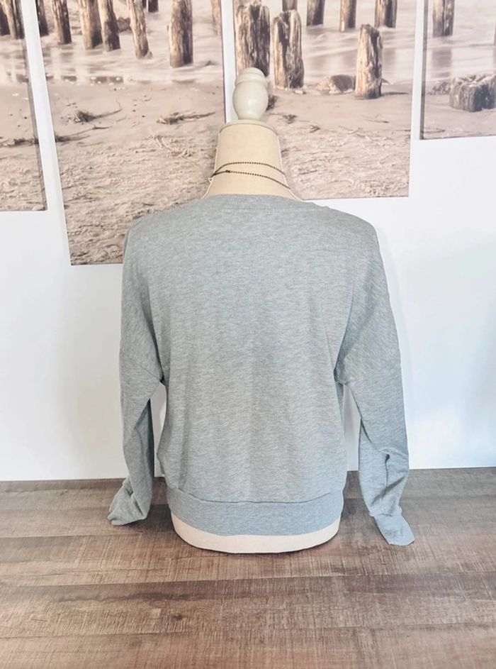 💕 sweat gris avec perles nacrés floqué « confident » taille 38 m #jennyfer - photo numéro 3