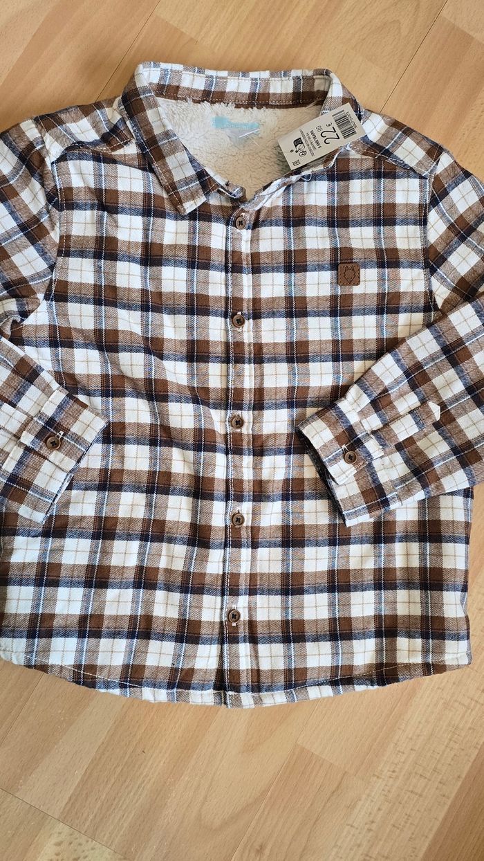 (NEUVE NON PORTÉE) 🏷💙🥰 suchemise 4ans Garçon 🥰💙 - photo numéro 2