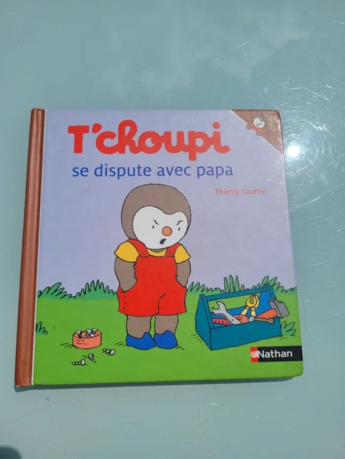 Livre T'choupi, l'ami des petits, tome 32, T'choupi se dispute avec papa - photo numéro 2