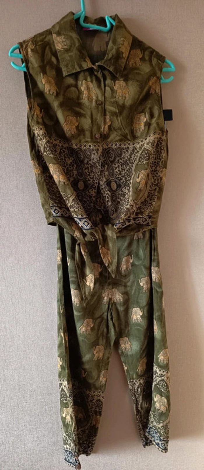 Ensemble Été. Haut sans manches. Marque Anjini (D13)