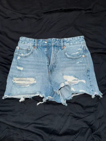 Short jeans destroy