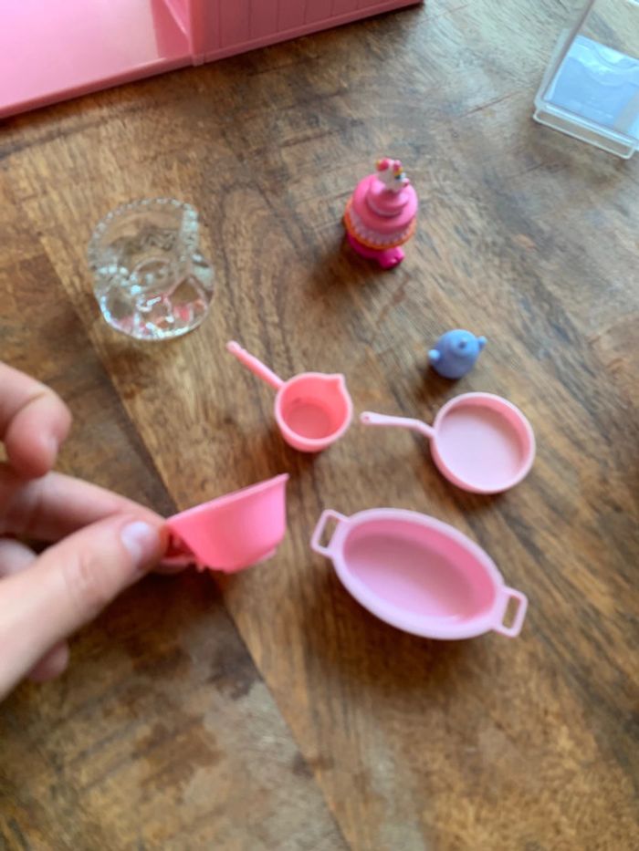 Lot jouet barbie magasin pâtisserie et chariot avec accessoires vitrine gâteau licorne - photo numéro 4