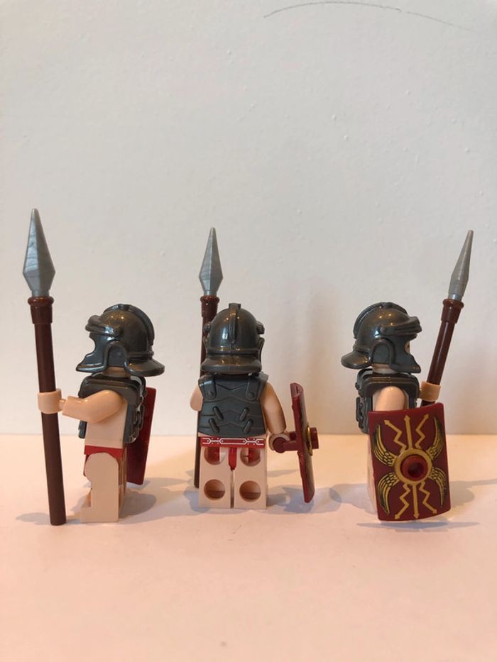 Figurine type lego Centurion et 4 lanciers romains - photo numéro 3