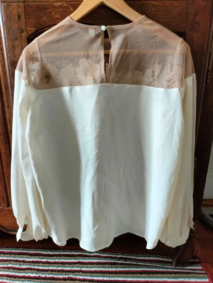 Bluse blanche brodée - photo numéro 3