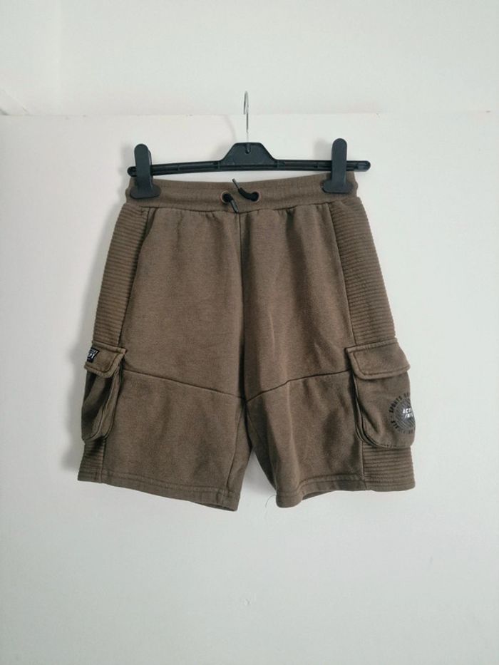 Short kaki