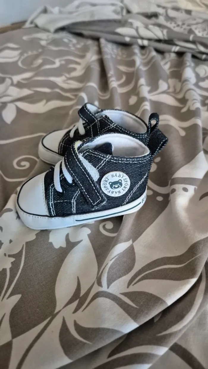 Chaussons garçon neufs - photo numéro 2