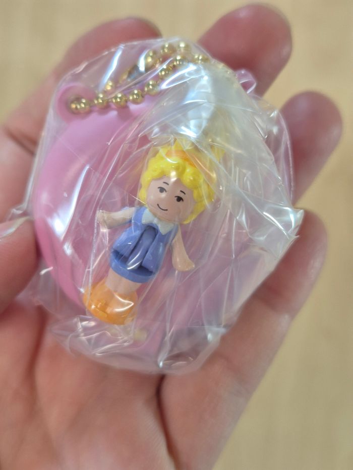 Gashapon charm Polly Pocket série 1 : 1989 Button's Animal Hospital - photo numéro 3