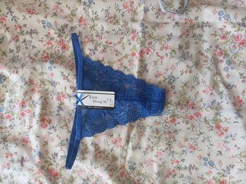 String neuf bleu dentelle taille M L