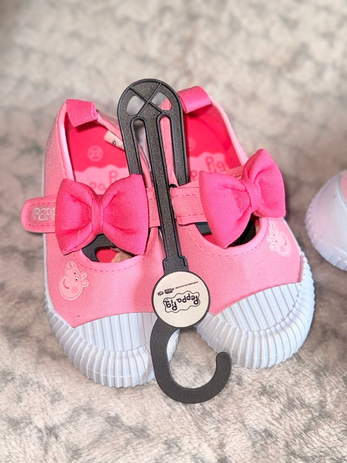 Lot de chaussure bébé fille été neuf t22 - photo numéro 2