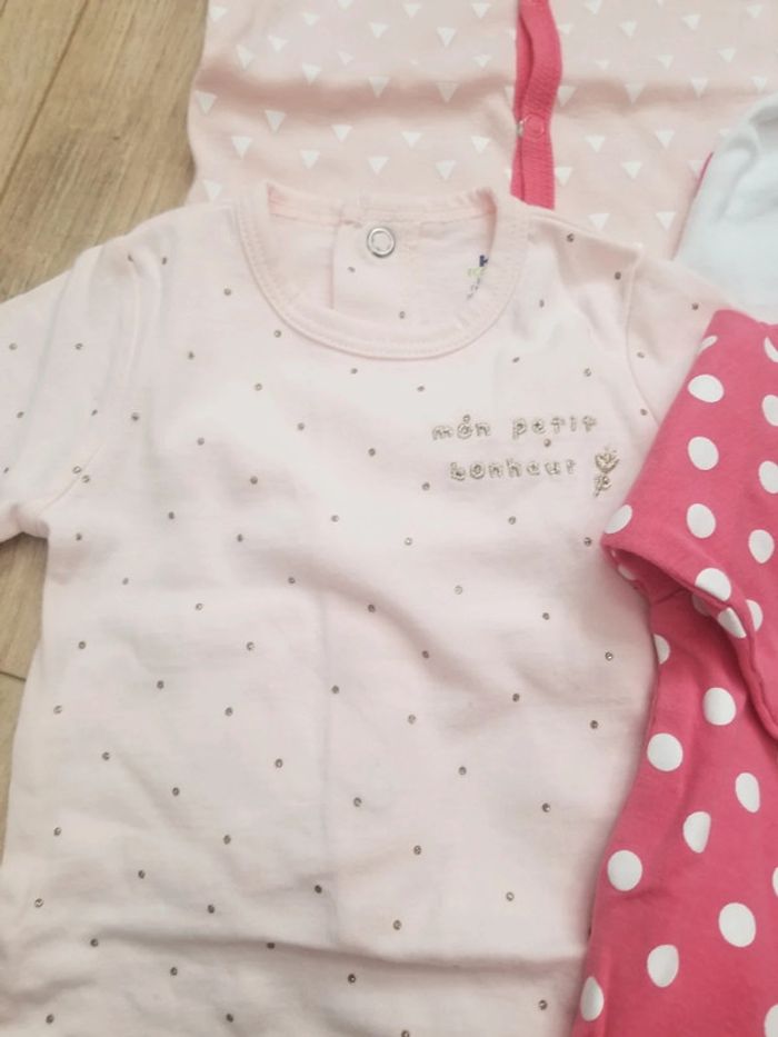 4 pyjamas léger 1mois - photo numéro 3