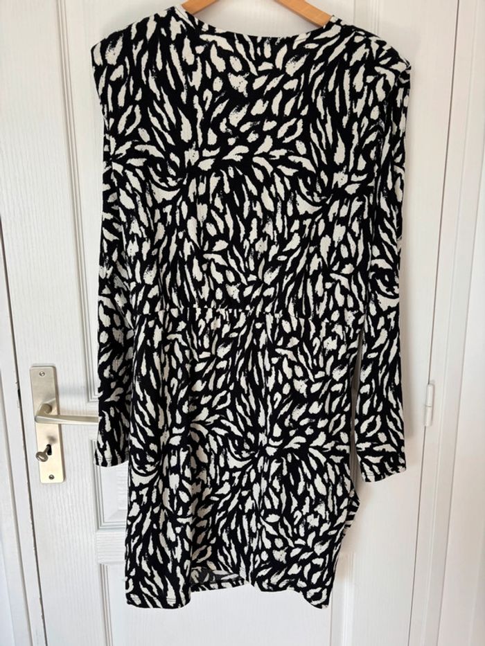 Robe à motif noir et crème - photo numéro 5