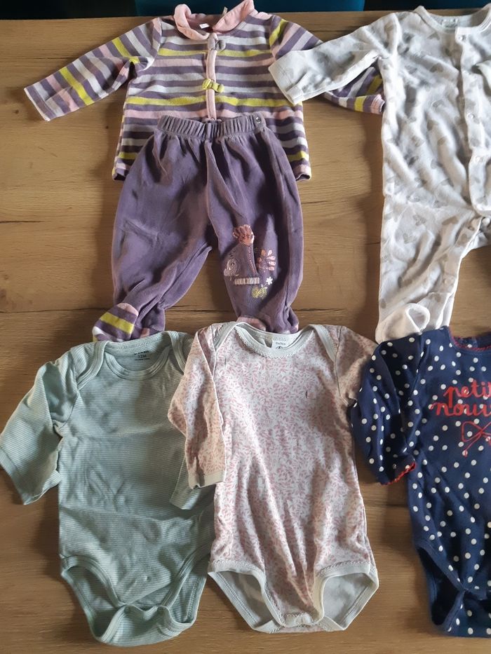 Lot pyjamas et bodies 12 mois - photo numéro 2