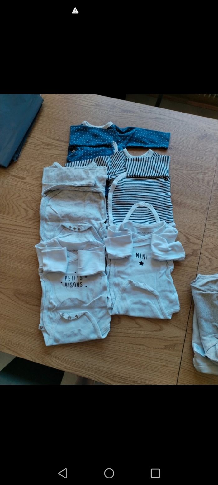 Lot de 5 bodies 3 mois