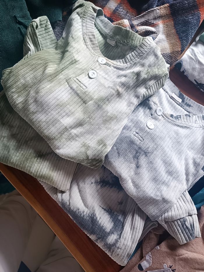 Lot 30 vêtements garçon 3 ans - photo numéro 3