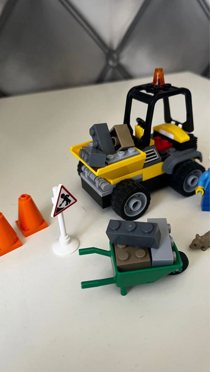 Lego 60284 le camion de chantier - photo numéro 2