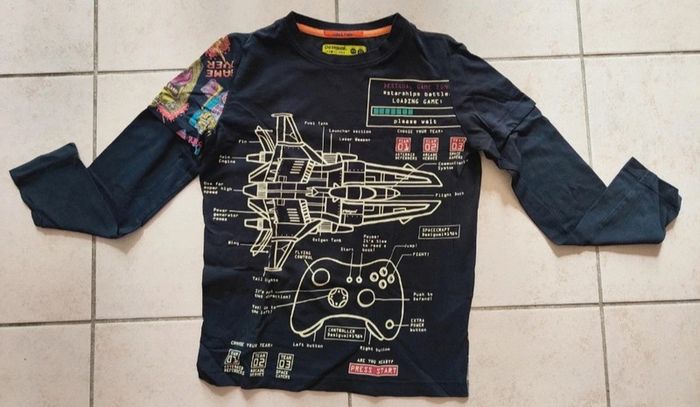 Lot 2 chemises et 9 Tee-shirts manches longues 8 ans - photo numéro 2